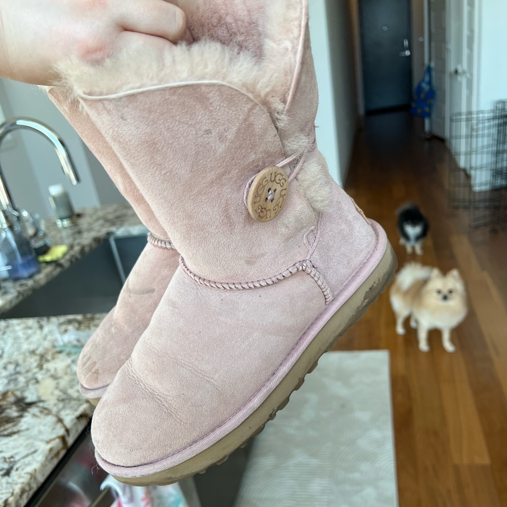Pink uggs - Picture 2 of 5